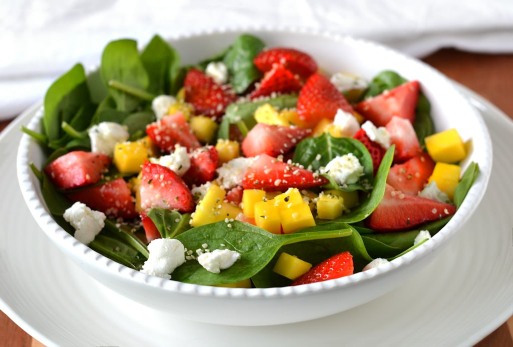 Salade d'épinards aux fraises et à la mangue