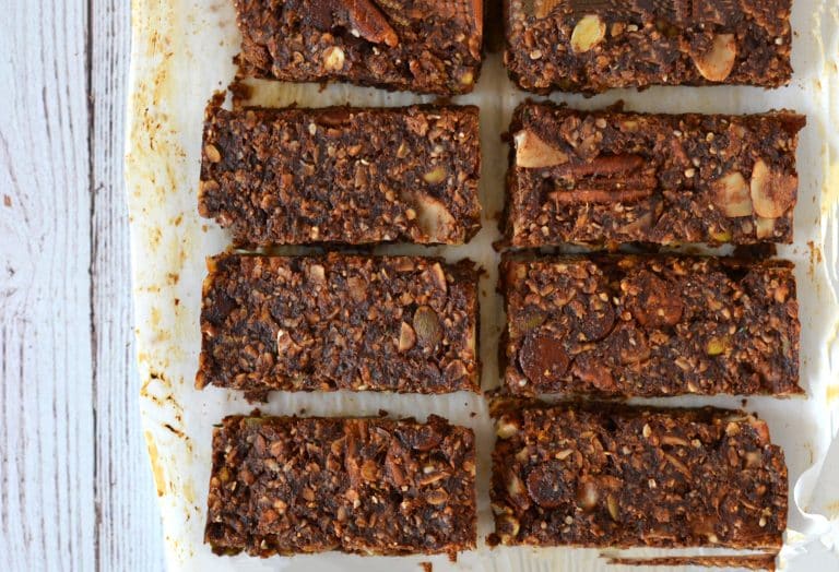 Barres énergétiques chocolatées aux dattes