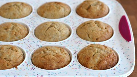 Muffins aux bananes moelleux dans un moule Trudeau