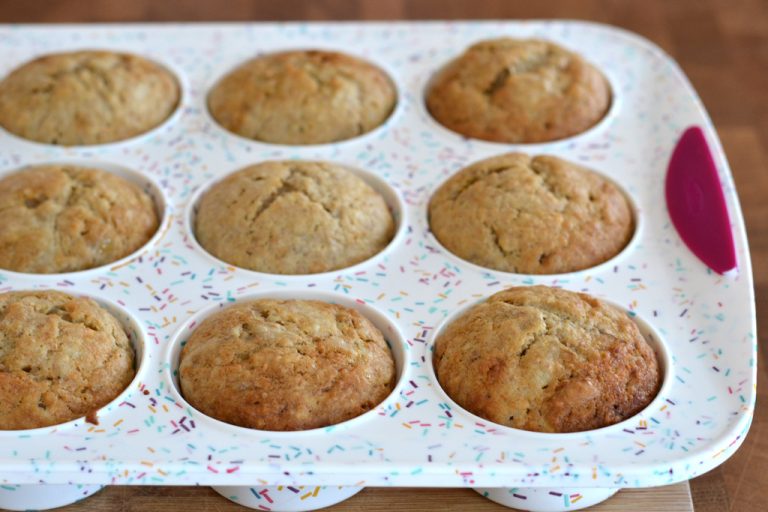 Muffins aux bananes moelleux dans un moule Trudeau